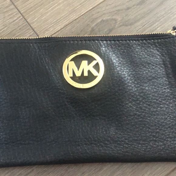 Michael Kors wristlet - Picture 2 of 3